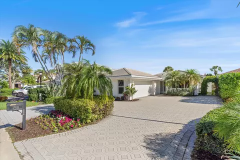 Exterior - 17036 Bay St, Jupiter, FL 33477 photo 10 of 11