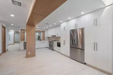 Kitchen - 17036 Bay St, Jupiter, FL 33477 photo 4 of 6