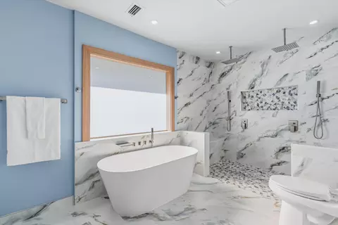 Bath - 17036 Bay St, Jupiter, FL 33477 photo 1 of 7
