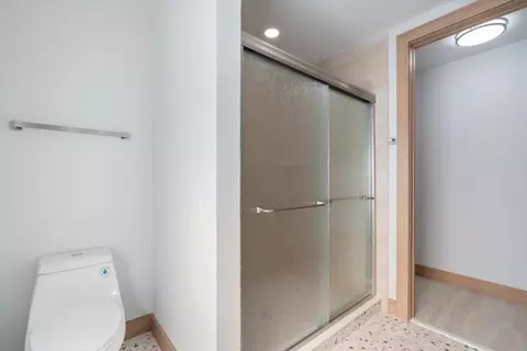Bath - 17036 Bay St, Jupiter, FL 33477 photo 7 of 7