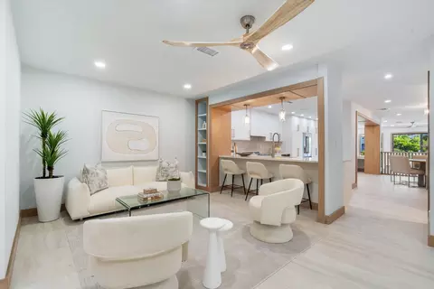 Living - 17036 Bay St, Jupiter, FL 33477 photo 1 of 7