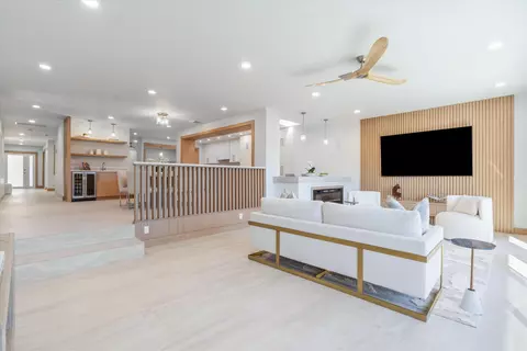 Living - 17036 Bay St, Jupiter, FL 33477 photo 6 of 7