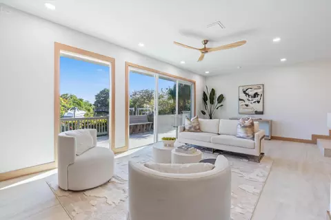 Living - 17036 Bay St, Jupiter, FL 33477 photo 3 of 7
