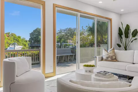 Living - 17036 Bay St, Jupiter, FL 33477 photo 4 of 7