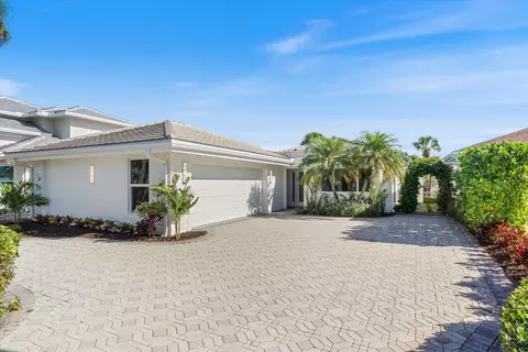 Exterior - 17036 Bay St, Jupiter, FL 33477 photo 1 of 11