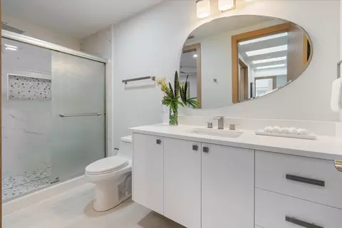 Bath - 17036 Bay St, Jupiter, FL 33477 photo 5 of 7