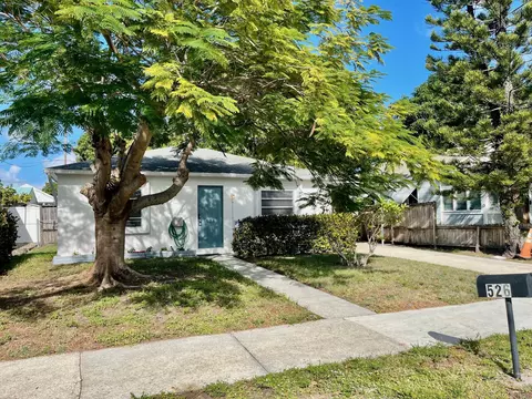 526 Worthmore Dr, FL 33460