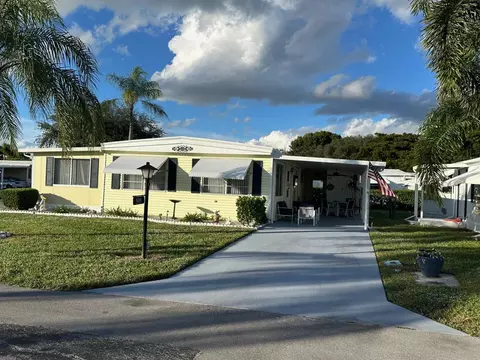8281 South St, Boca Raton, FL 33433
