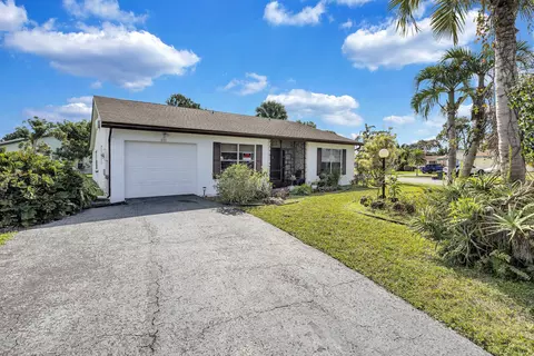 6137 Rainbow Cir, Greenacres, FL 33463