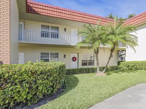 16 Vista Palm Ln #106, Vero Beach, FL 32962