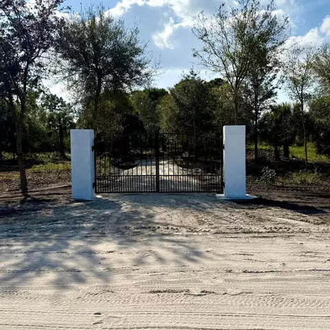 7805 21st St SW, Vero Beach, FL 32968