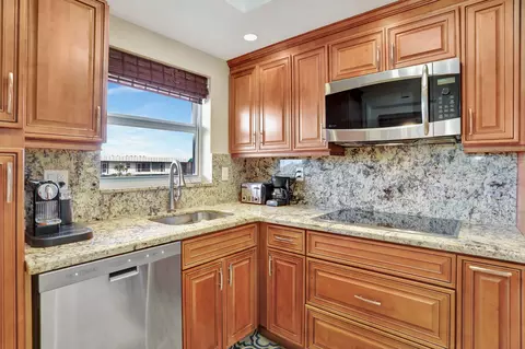 806 SE 7th St #403, Deerfield Beach, FL 33441