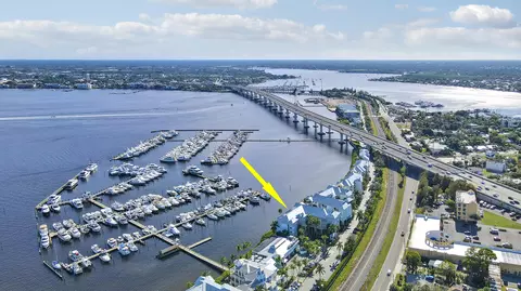 875 NW Flagler Ave #401, Stuart, FL 34994 photo 3