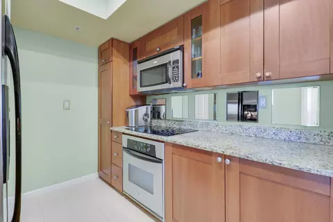 875 NW Flagler Ave #401, Stuart, FL 34994 photo 9