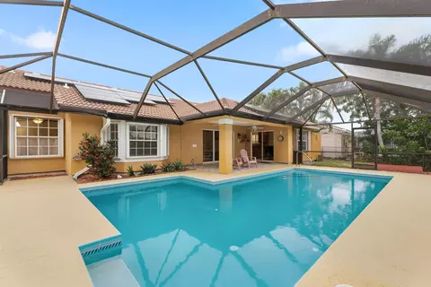 152 NE Twylite Ter, Port Saint Lucie, FL 34983