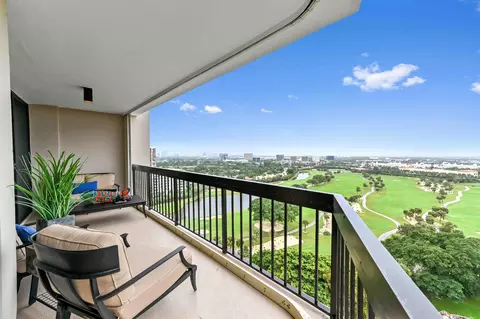 2425 Presidential Way #1806, West Palm Beach, FL 33401