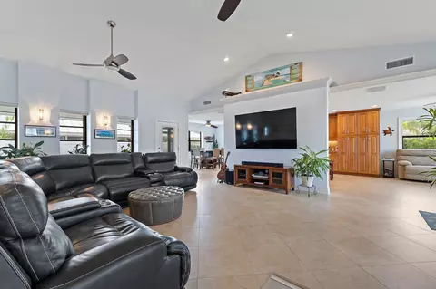 348 River Dr, Tequesta, FL 33469 photo 9