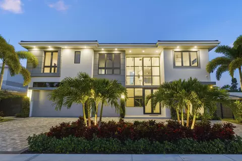 1050 NE 3rd Ave, Boca Raton, FL 33432