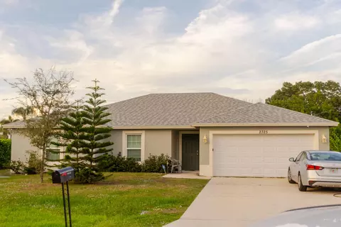 2325 SE Calcutta Cir, Port Saint Lucie, FL 34952