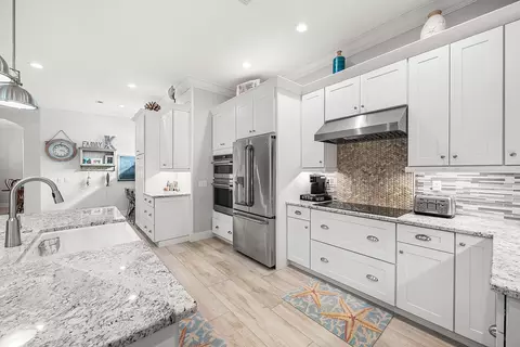 Kitchen - 906 Dolphin Dr, Jupiter, FL 33458 photo 3 of 7