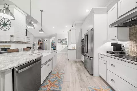 Kitchen - 906 Dolphin Dr, Jupiter, FL 33458 photo 4 of 7