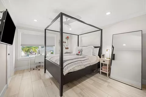 Bedroom - 906 Dolphin Dr, Jupiter, FL 33458 photo 5 of 6