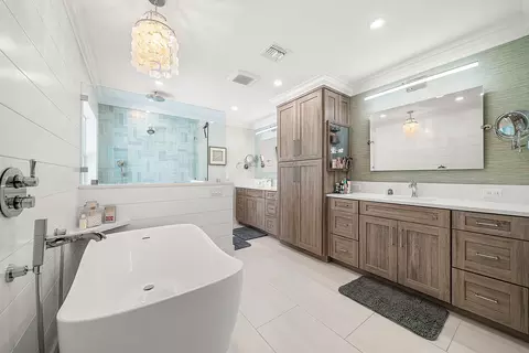 Bath - 906 Dolphin Dr, Jupiter, FL 33458 photo 2 of 6