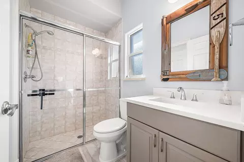 Bath - 906 Dolphin Dr, Jupiter, FL 33458 photo 6 of 6