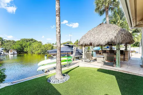 Exterior - 906 Dolphin Dr, Jupiter, FL 33458 photo 10 of 12