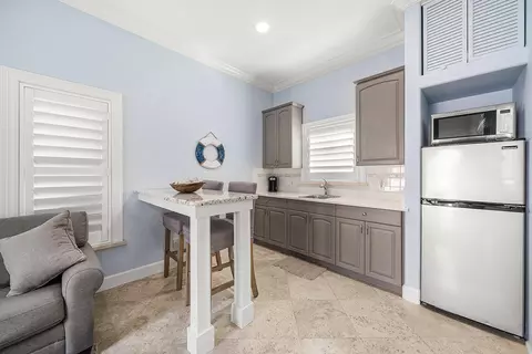Kitchen - 906 Dolphin Dr, Jupiter, FL 33458 photo 7 of 7