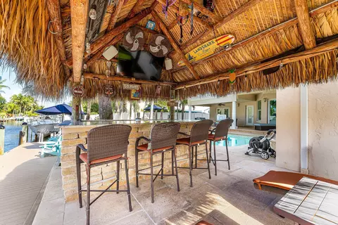Exterior - 906 Dolphin Dr, Jupiter, FL 33458 photo 9 of 12