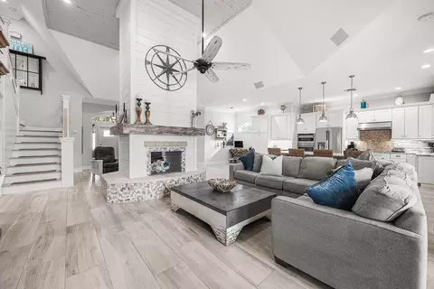 Living - 906 Dolphin Dr, Jupiter, FL 33458 photo 4 of 5