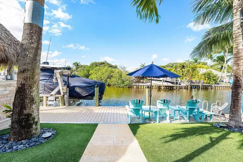 Exterior - 906 Dolphin Dr, Jupiter, FL 33458 photo 11 of 12