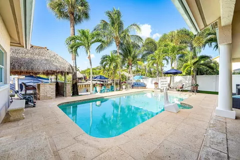 Exterior - 906 Dolphin Dr, Jupiter, FL 33458 photo 5 of 12