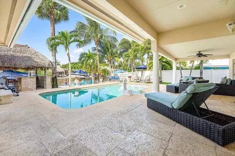 Exterior - 906 Dolphin Dr, Jupiter, FL 33458 photo 4 of 12