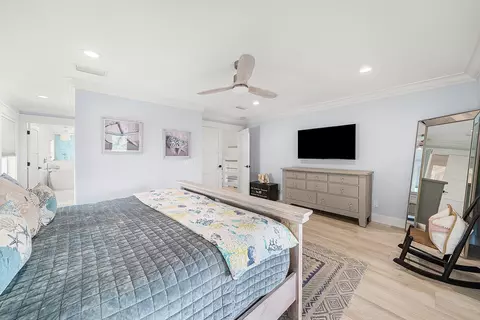 Bedroom - 906 Dolphin Dr, Jupiter, FL 33458 photo 3 of 6