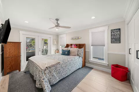 Bedroom - 906 Dolphin Dr, Jupiter, FL 33458 photo 1 of 6