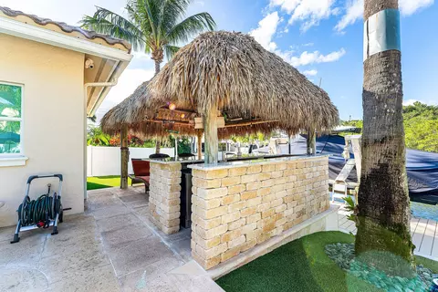 Exterior - 906 Dolphin Dr, Jupiter, FL 33458 photo 8 of 12