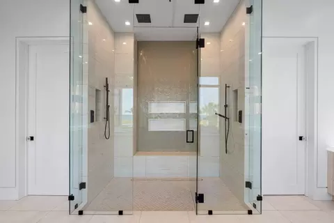 Bath - 3016 SE Dune Dr, Stuart, FL 34996 photo 3 of 9