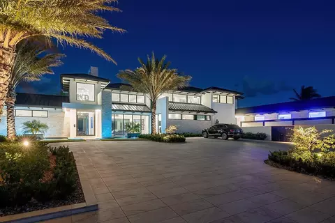 Exterior - 3016 SE Dune Dr, Stuart, FL 34996 photo 1 of 11