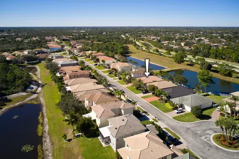1231 SE Kirk St, Stuart, FL 34997 photo 2