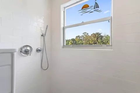 Bath - 17375 Thunder Rd, Jupiter, FL 33478 photo 3 of 9