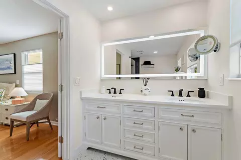 Bath - 17375 Thunder Rd, Jupiter, FL 33478 photo 5 of 9