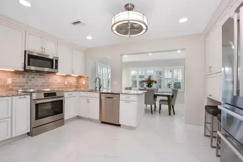 2390 SW 13th Ave, Boynton Beach, FL 33426