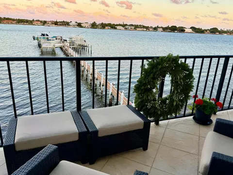 1206 S Lake Dr #301, Lantana, FL 33462