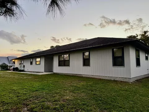 Exterior - 6539 SE Held Ct, Stuart, FL 34997 photo 4 of 8