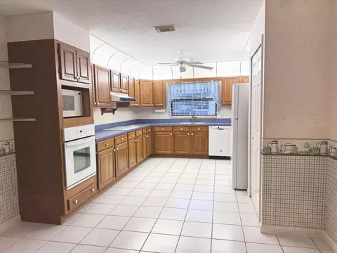 Kitchen - 6539 SE Held Ct, Stuart, FL 34997 photo 3 of 4