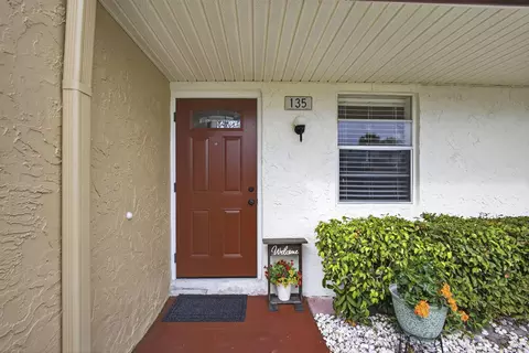 135 Lake Anne Dr, West Palm Beach, FL 33411