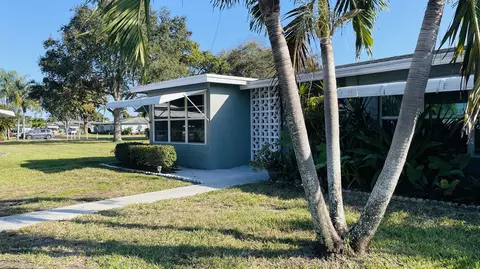 910 South Dr #B, Delray Beach, FL 33445