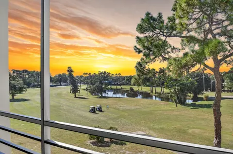 3871 Via Poinciana #403, Lake Worth, FL 33467